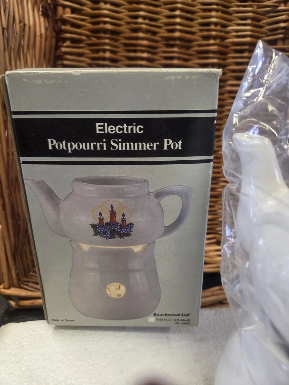 Festive Santa Electric Potpourri Simmer Warmer - White